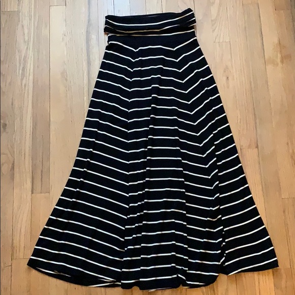 GAP Dresses & Skirts - GAP black & white stripe maxi skirt, sz XS